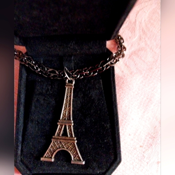Eiffel Tower Pendant Necklace - Picture 5 of 12